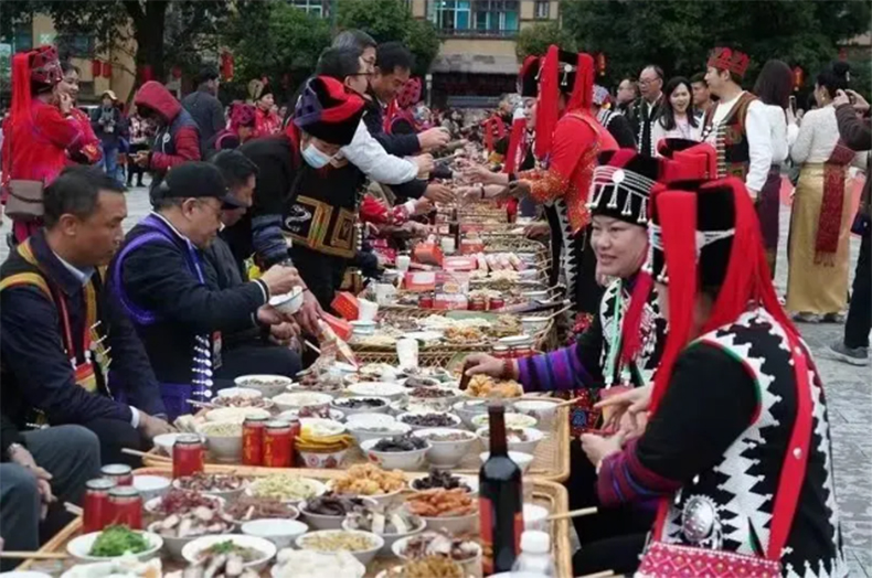 11月17日，來(lái)紅河品“天下最長(zhǎng)宴席”！